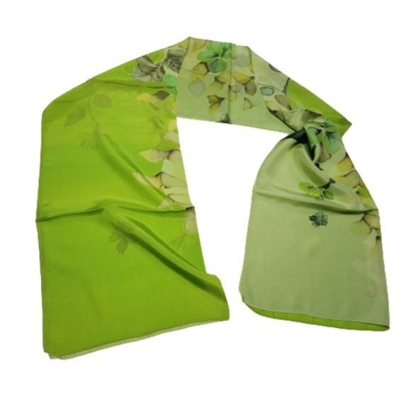 Silk Handpainted Rectangular Scarf in a two tone Green with a floral motif - NEW - Picture 4 of 7